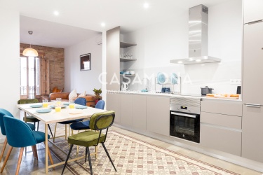 Bright & Spacious 4-Bedroom Apartment in Eixample Bright & Spacious 4-Bedroom Apartment in Eixample