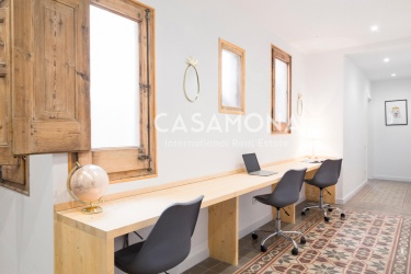 Bright & Spacious 4-Bedroom Apartment in Eixample Bright & Spacious 4-Bedroom Apartment in Eixample