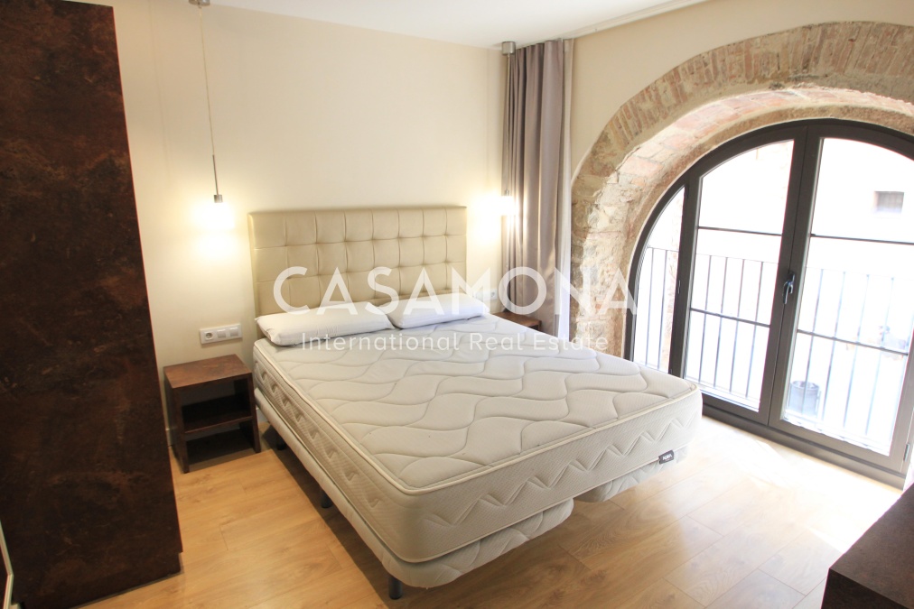 Spacious 2-Bedroom Apartment with Elevator Near La Rambla