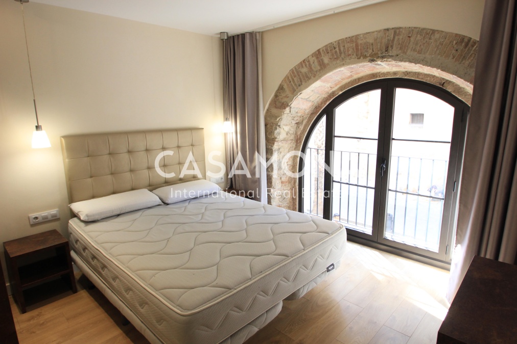 Bright and Spacious 2 Bedroom Apartment next to La Rambla