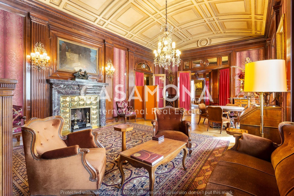 Majestic Apartment In A Former Palace in the Eixample Dreta