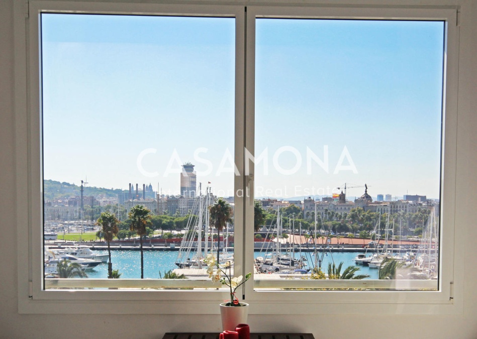 Luminoso, Amplio Apartamento en Venta con vistas al puerto