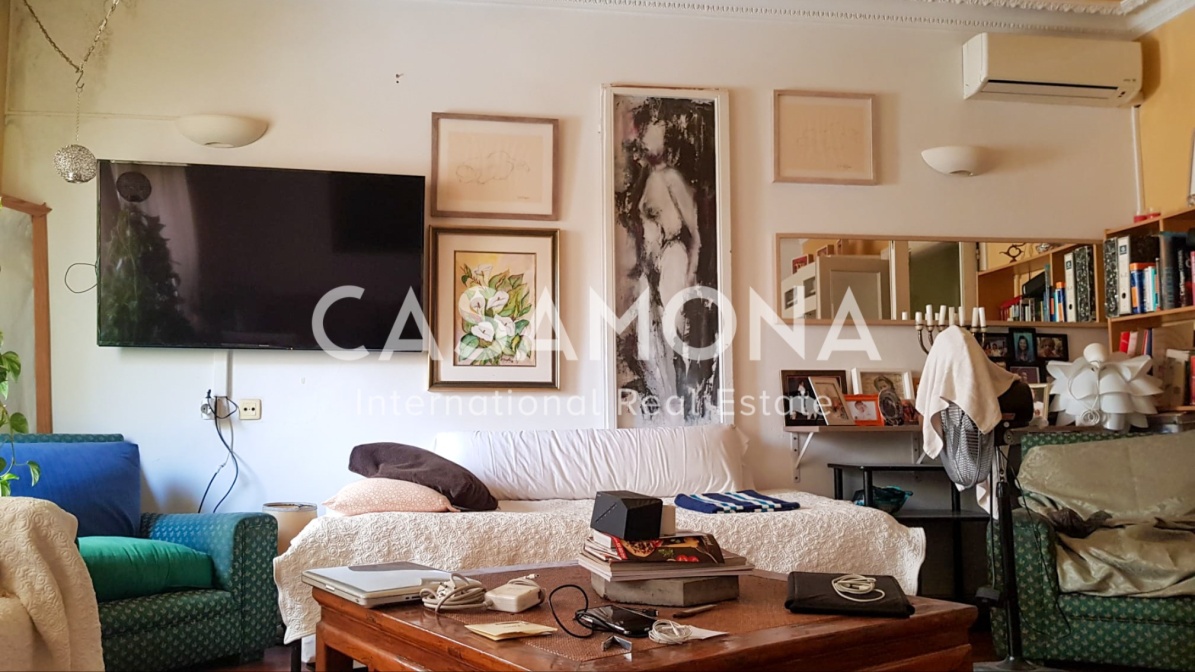 (SOLD) Spacious 3-Bedroom Apartment with Balcony and Elevator in Gótico