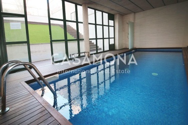 Elegante y perfectamente ubicado apartamento de 2 dormitorios con terraza y piscina compartida en Eixample Dreta