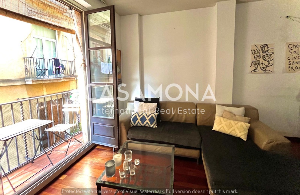 2 Bedroom Apartment in a Traditional Building in El Born