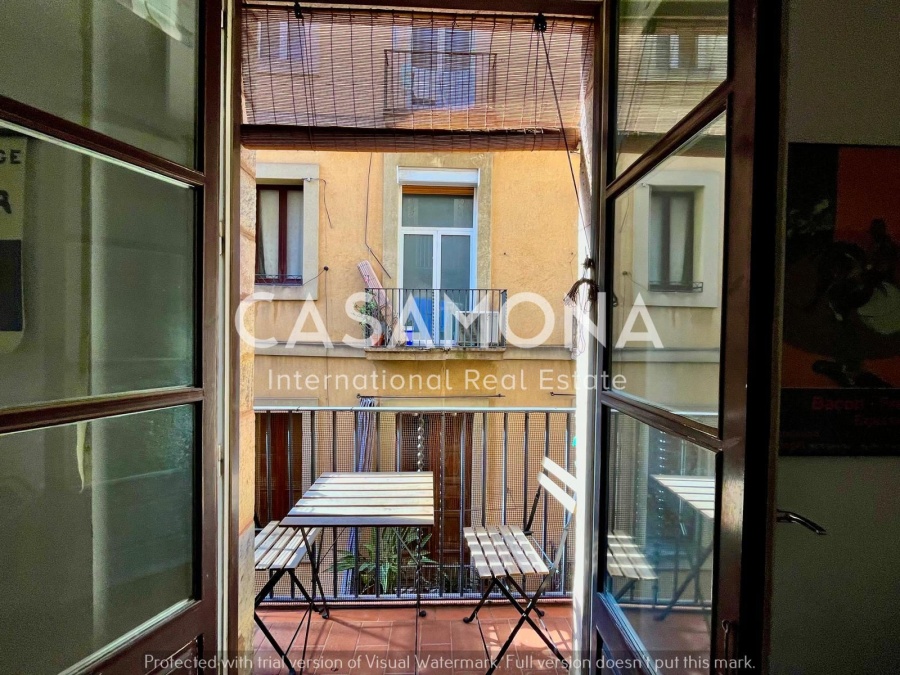 2 Bedroom Apartment in a Traditional Building in El Born