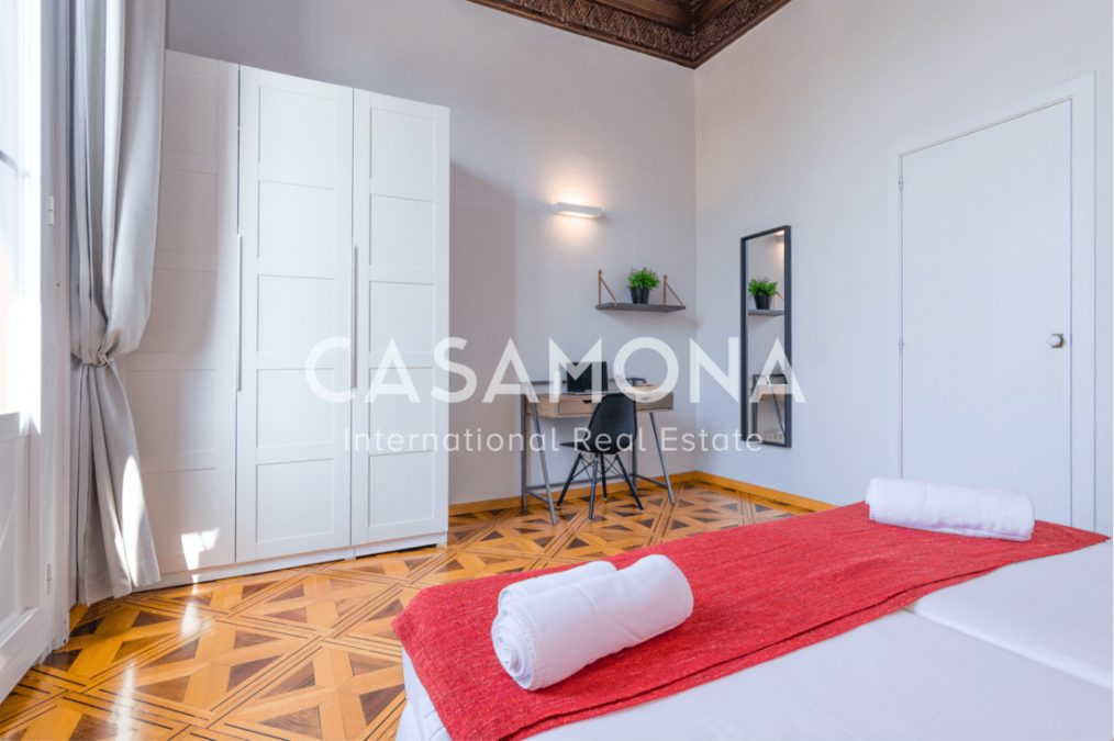 Apartament 2 habitacions elegants amb balcó i bonica restaurada paviments