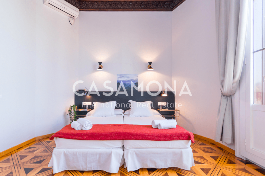 Elegante appartamento di 2 camere da letto con balcone e bella restaurata pavimentazione