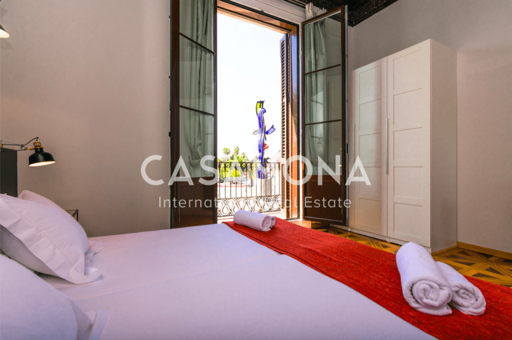 Elegante appartamento di 2 camere da letto con balcone e bella restaurata pavimentazione