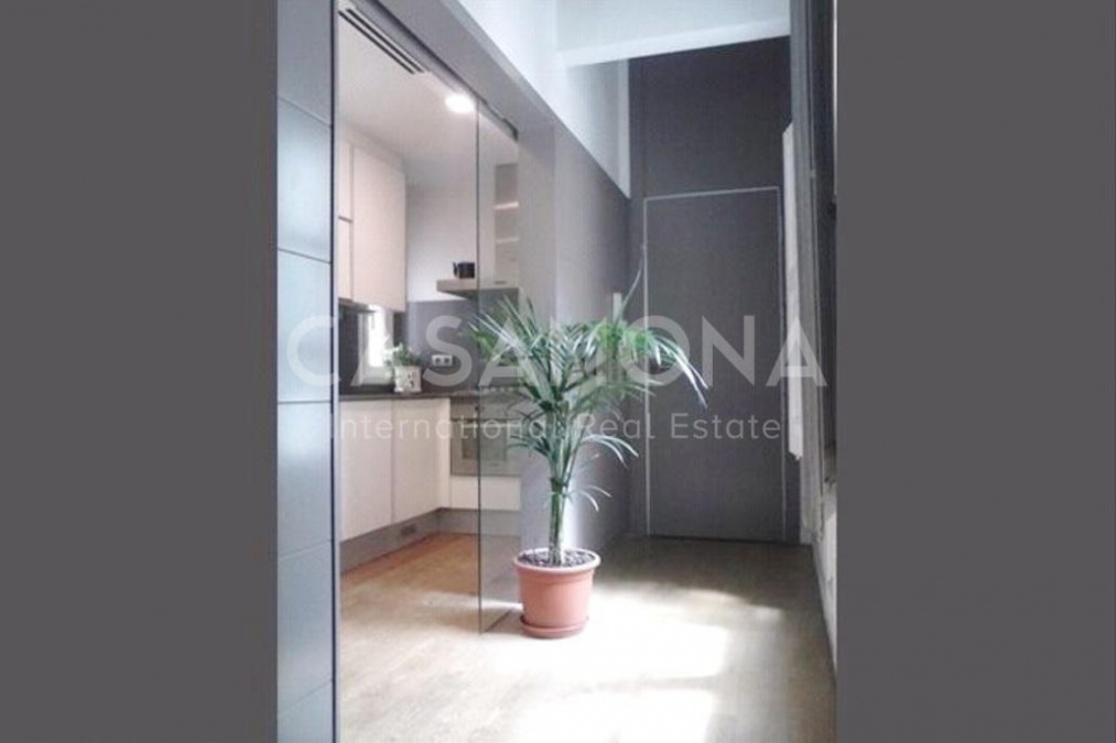 (VENDU) Appartement spacieux et lumineux de 3 chambres avec balcon dans l’Eixample