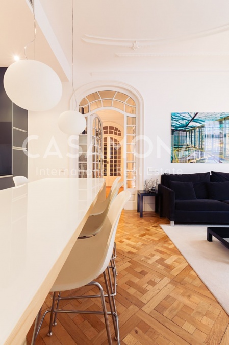 Modern 3 Bedroom Apartment with Private Terrace in Eixample