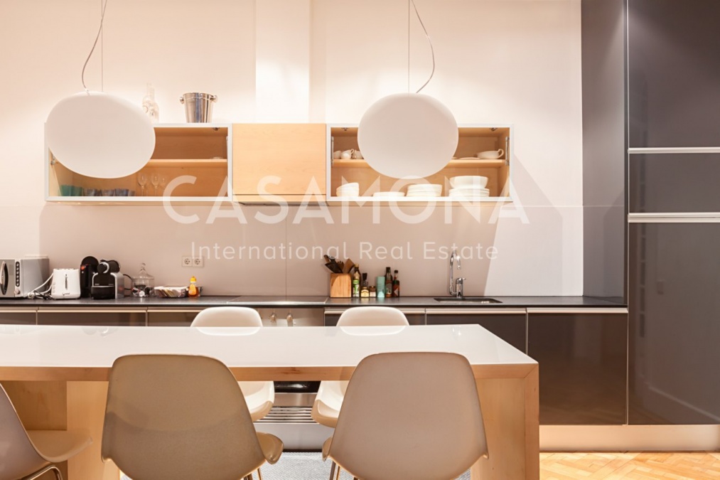 Modern 3 Bedroom Apartment with Private Terrace in Eixample