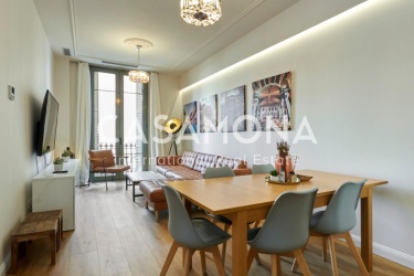 Elegant 2 Bedroom Flat Next to Arc de Triomf with Touristic Licence