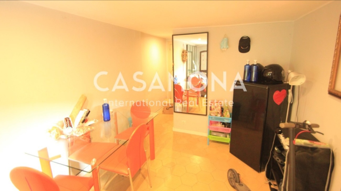 Comprar per deixar Opportunity - Apartament cèntric amb sostres baixos a Gòtic