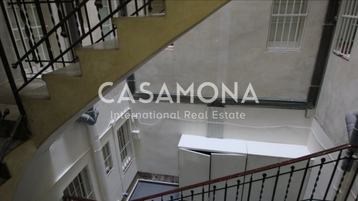 Buy to let Opportunity - Apartamento céntrico con techos bajos en Gótico