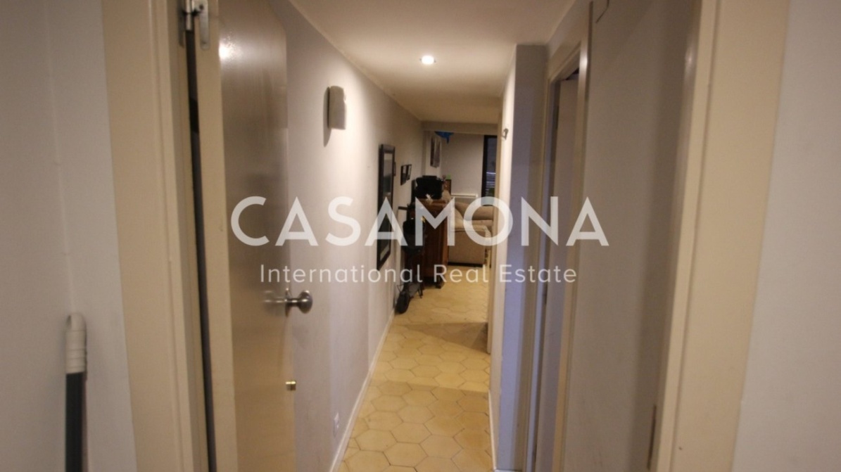 Comprar per deixar Opportunity - Apartament cèntric amb sostres baixos a Gòtic