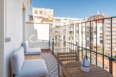 Eigentijds appartement met 2 slaapkamers en 2 badkamers en een balkon in Eixample, Esquerra