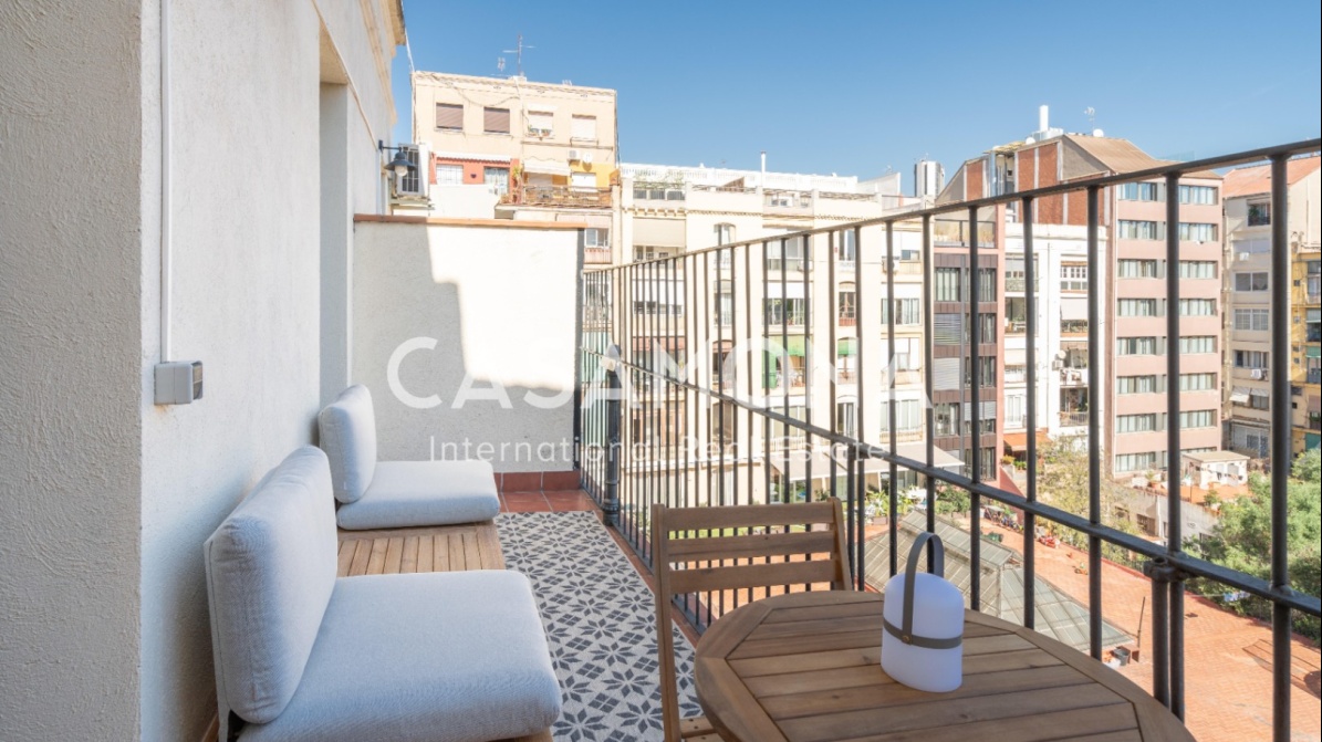 Contemporaneo appartamento con 2 camere da letto e 2 bagni con balcone nell'Eixample Esquerra