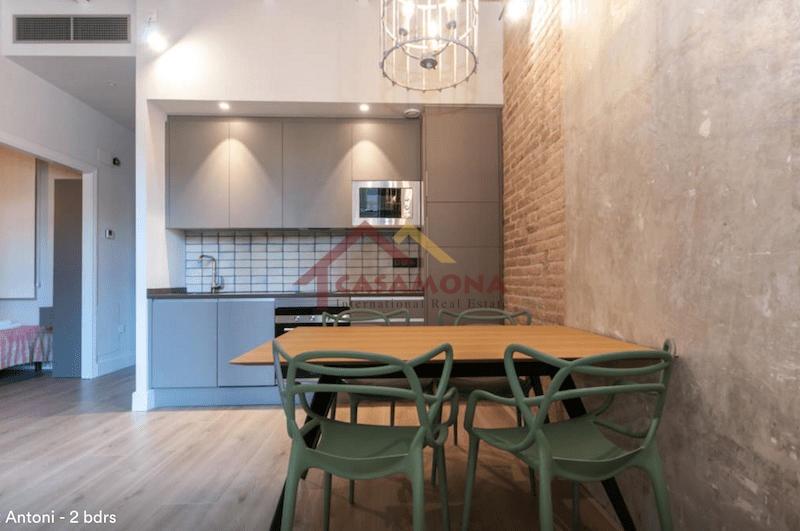 Appartement met 2 slaapkamers en balkon in Eixample