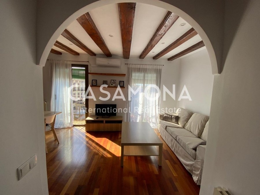 Traditional 2 Bedroom Apartment with Sun Terrace and Parking on La Rambla