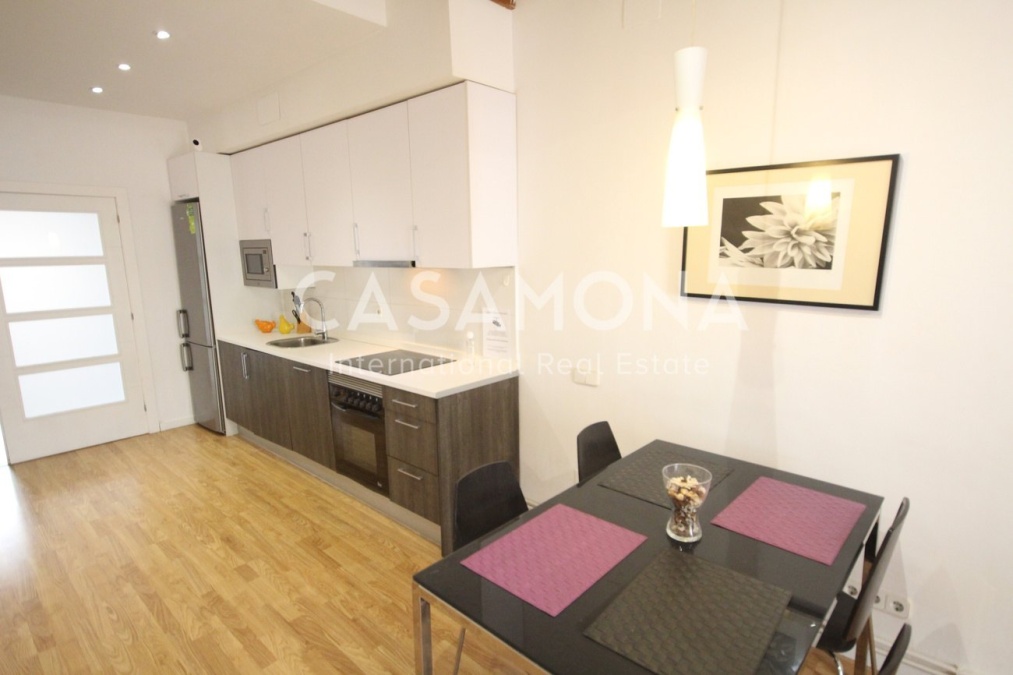 Bright Spacious 2 Bedroom Apartment with Balcony in Grácia