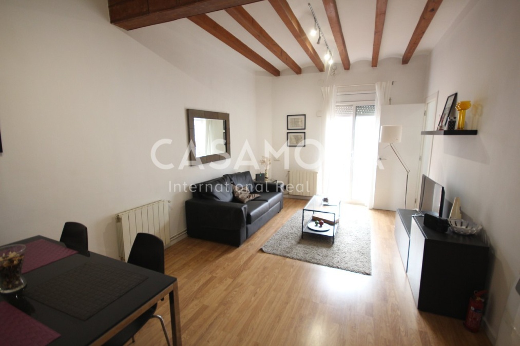 Bright 2 Bedroom Apartment with Balcony in Grácia