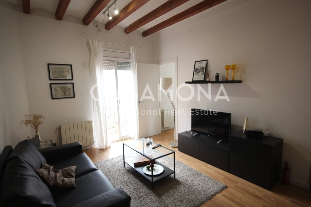 Bright 2 Bedroom Apartment with Balcony in Grácia