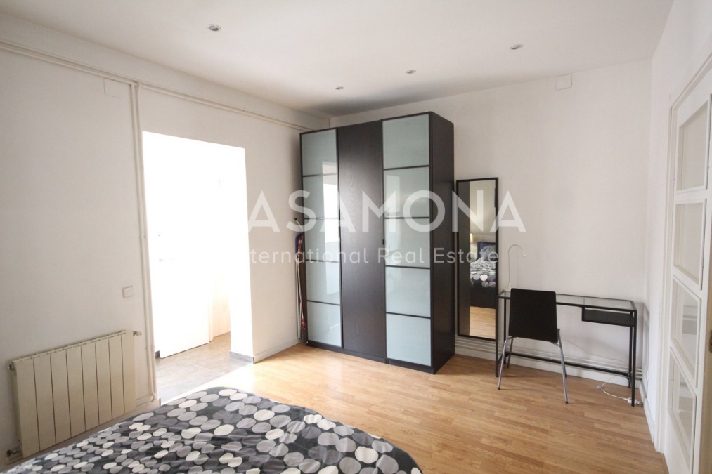 Bright Spacious 2 Bedroom Apartment with Balcony in Grácia