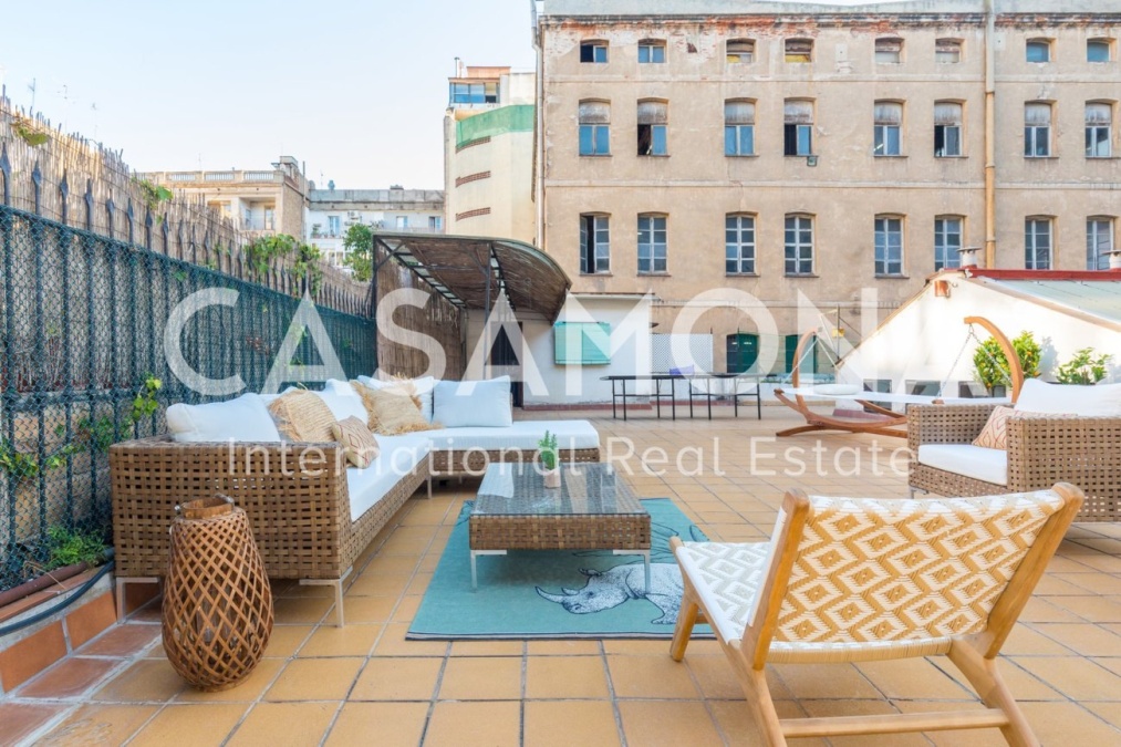 Licht en exclusief appartement met 4 slaapkamers en een eigen terras in Eixample