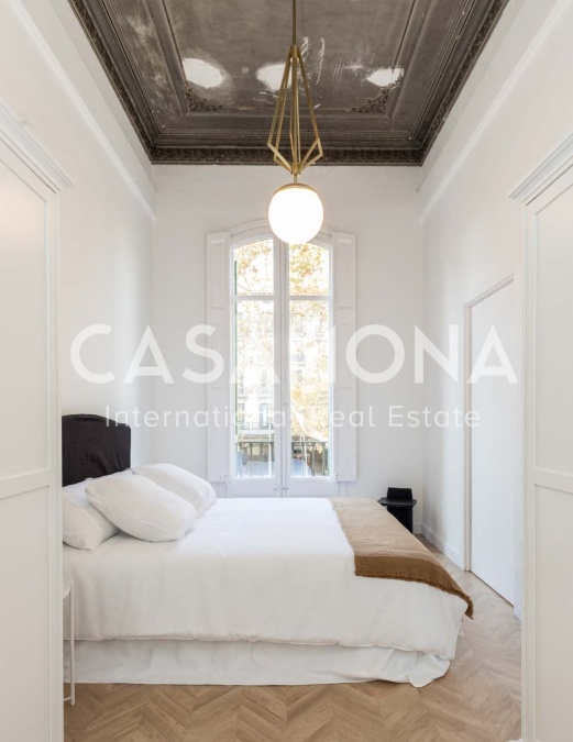 Appartement lumineux et exclusif de 4 chambres avec terrasse privée à Eixample