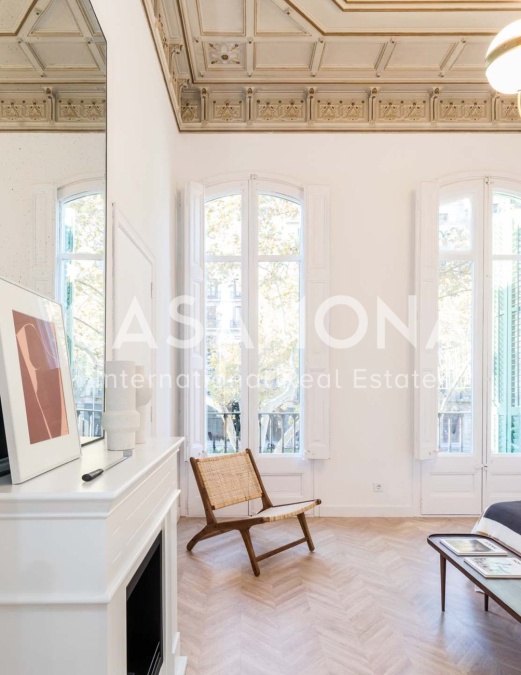 Appartement lumineux et exclusif de 4 chambres avec terrasse privée à Eixample