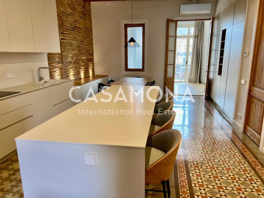 Stylish 2-Bedroom Apartment with Balconies by Carrer de Verdi