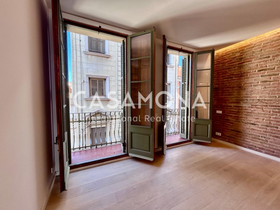 Stylish 2-Bedroom Apartment with Balconies by Carrer de Verdi