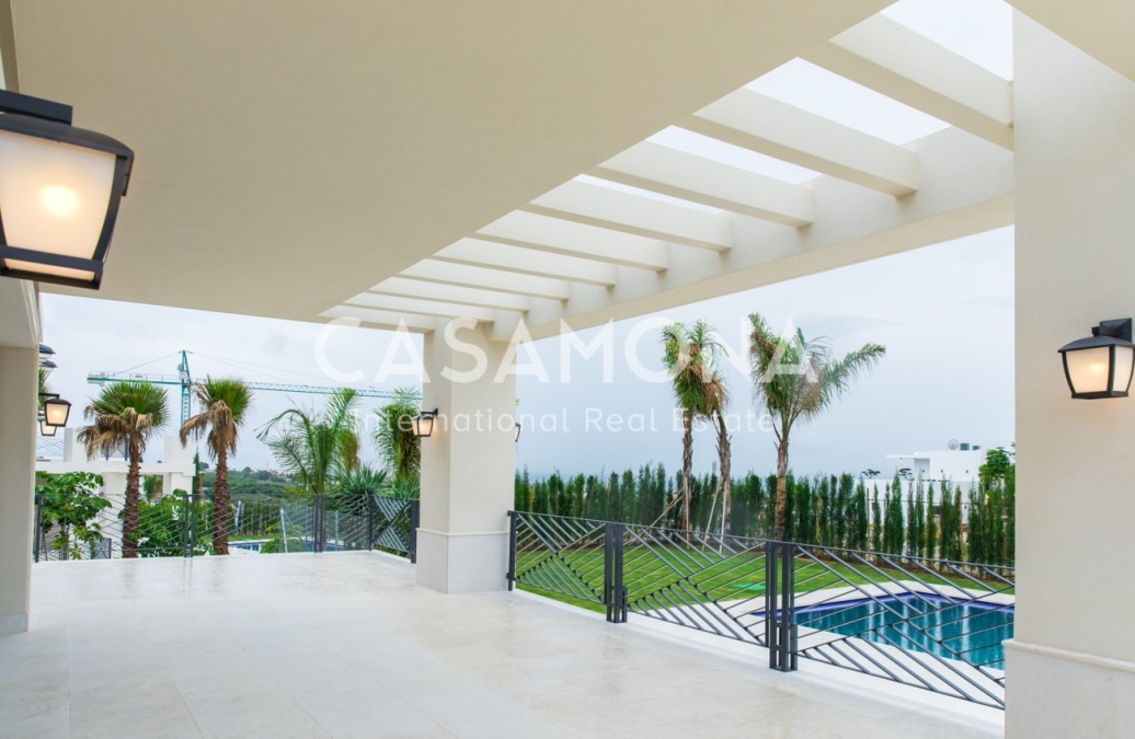 Magnificent Opportunity in Marbella - Villa in Los Flamingos Benahavís