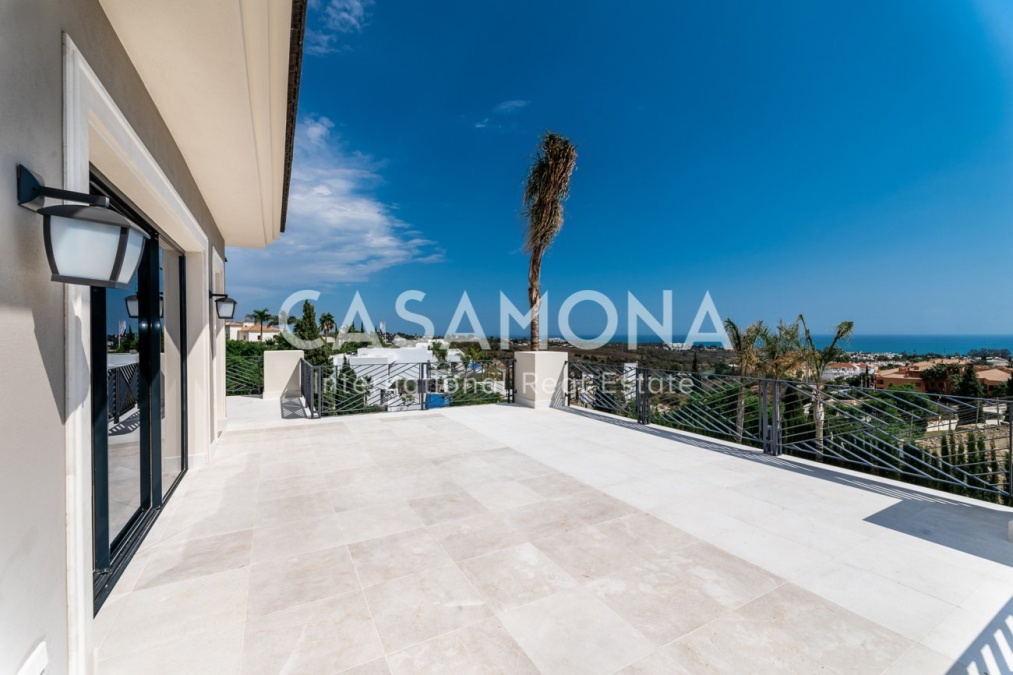 Magnificent Opportunity in Marbella - Villa in Los Flamingos Benahavís