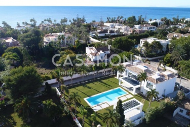 Herrliche Gelegenheit in Marbella - Villa nur 100 m vom Strand in Casasola entfernt