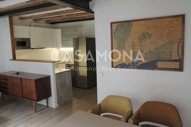 Bright Spacious 2-Bedroom Apartment Steps from Universitat