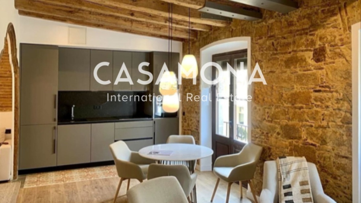 (SOLD) Charming Loft Apartment with Catalan Features in The Heart of El Born