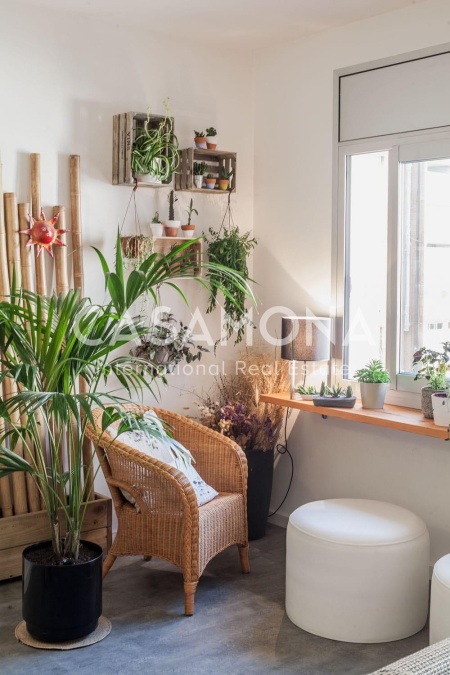 Spacious 2-Bedroom Apartment Just Steps from Sagrada Familia