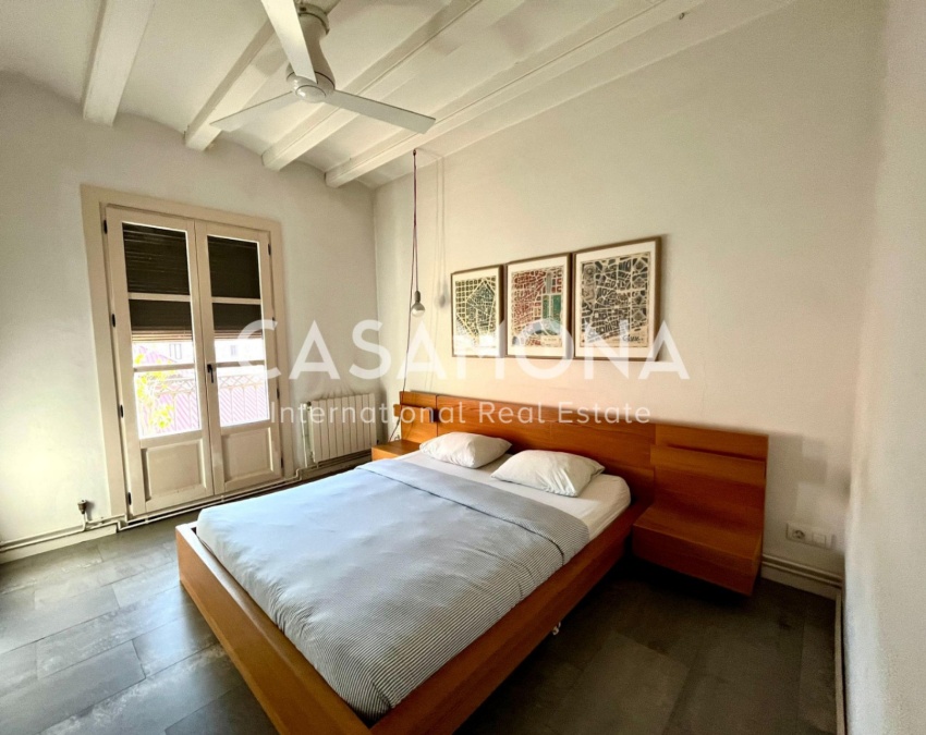 Amplio apartamento de 2 dormitorios con balcones en El Raval