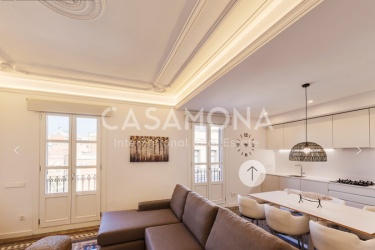 SUNNY 2 BEDROOM APARTMENT IN EIXAMPLE ESQUERRA WITH COMMUNITY SWIMMING POOL