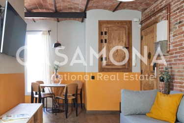Fully-Renovated Penthouse with a Big Private Terrace of 36 m2 in Poble Sec