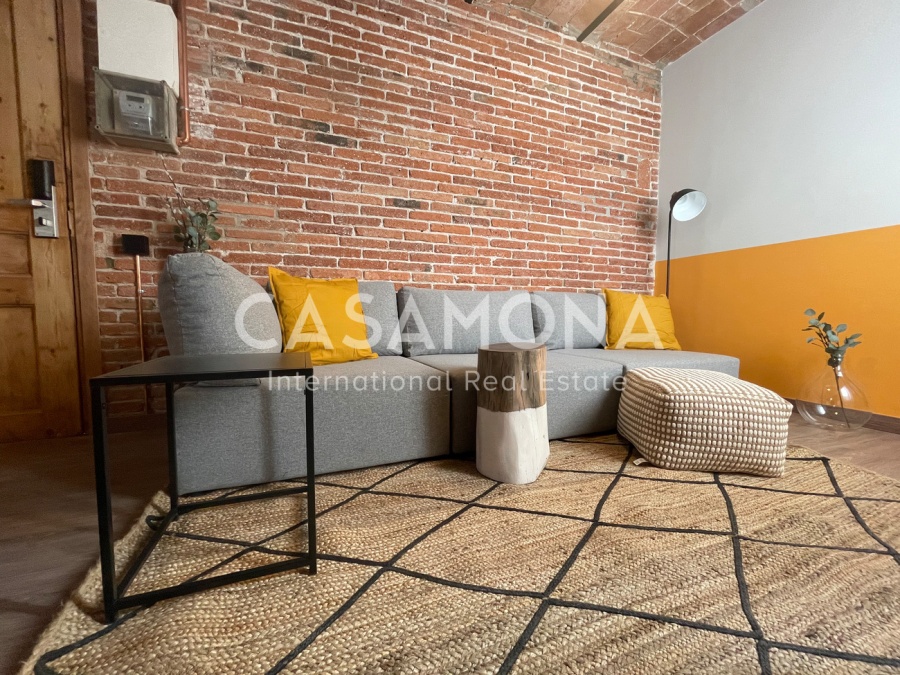 Fuldt renoveret penthouse med en stor privat terrasse på 36 m2 i Poble Sec