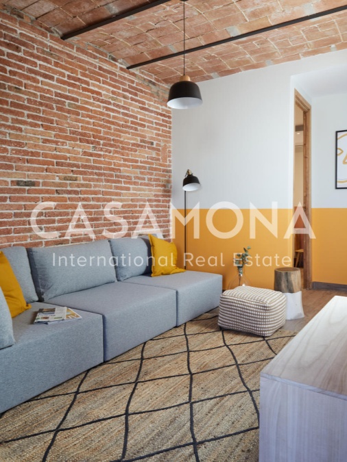 Fuldt renoveret penthouse med en stor privat terrasse på 36 m2 i Poble Sec