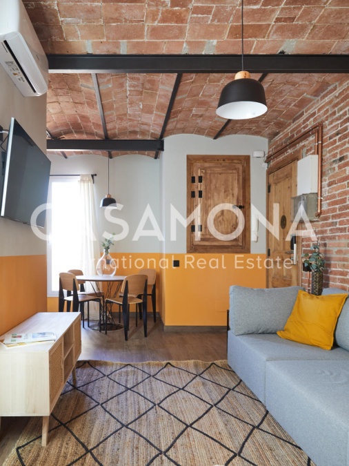 Fuldt renoveret penthouse med en stor privat terrasse på 36 m2 i Poble Sec