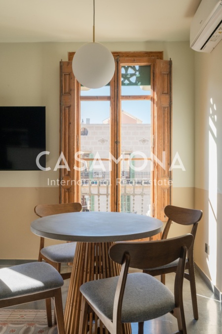 Beautiful 3 Bedroom Apartment with Balcony and Elevator in Eixample Esquerra