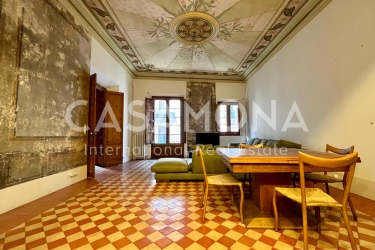 Apartamento histórico de 3 dormitorios en un antiguo palacio en el Born con ascensor