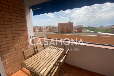 Spacious and Bright 3 Bedroom Apartment With Private Terrace and Elevator in Barceloneta