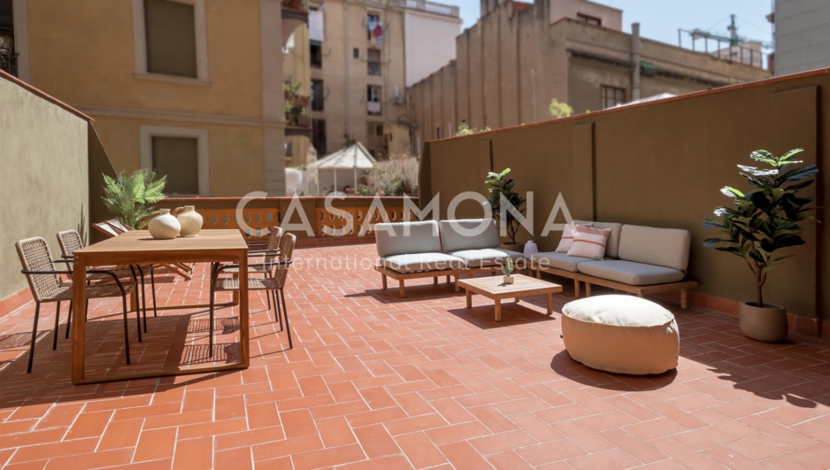 Moderno e completamente servito appartamento con 2 camere da letto e enorme terrazza privata