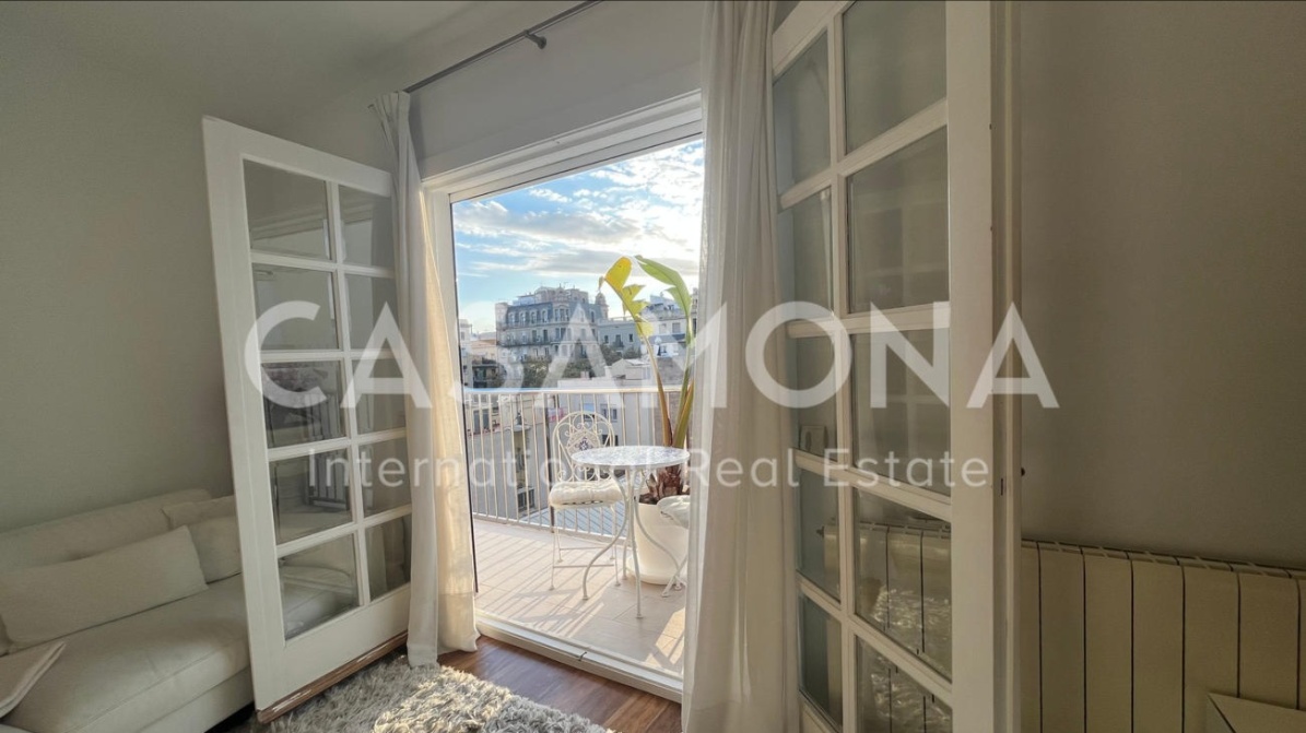 Beautiful Newly Renovated Apartment next to the Beach with Elevator